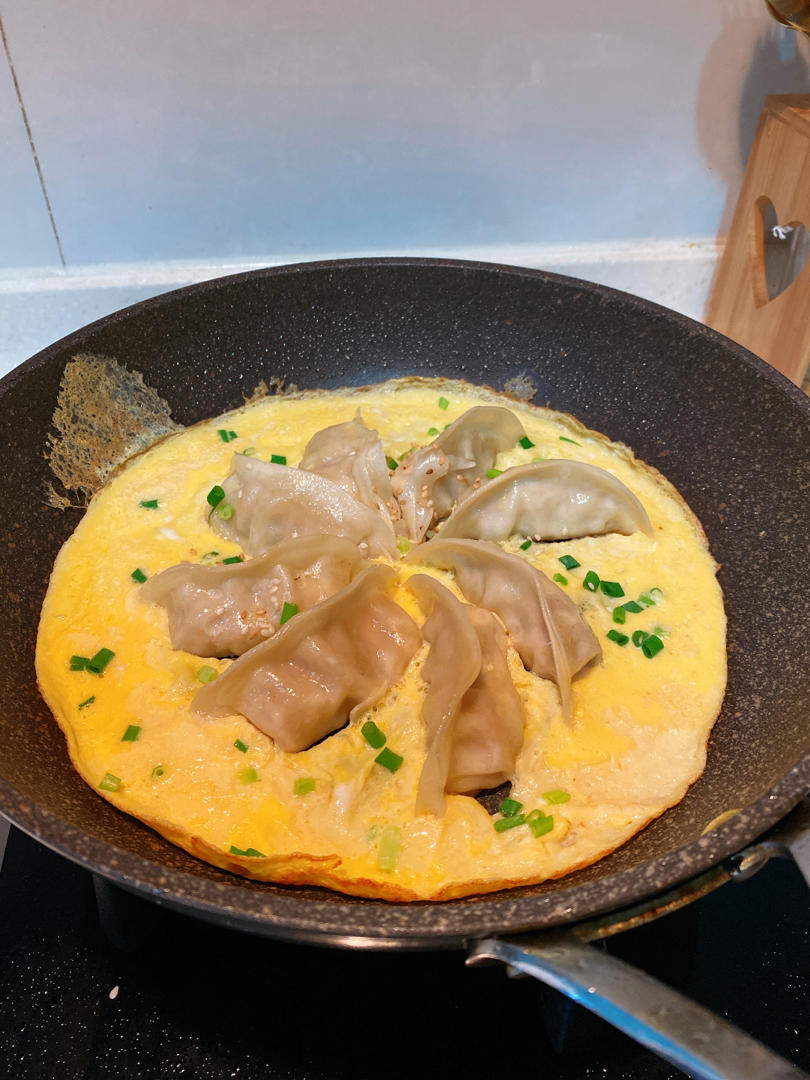 eternopd做的十分钟快手菜抱蛋煎饺(速冻饺子)