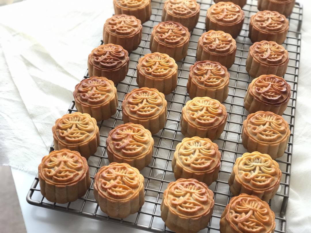 广式月饼——蛋黄莲蓉月饼