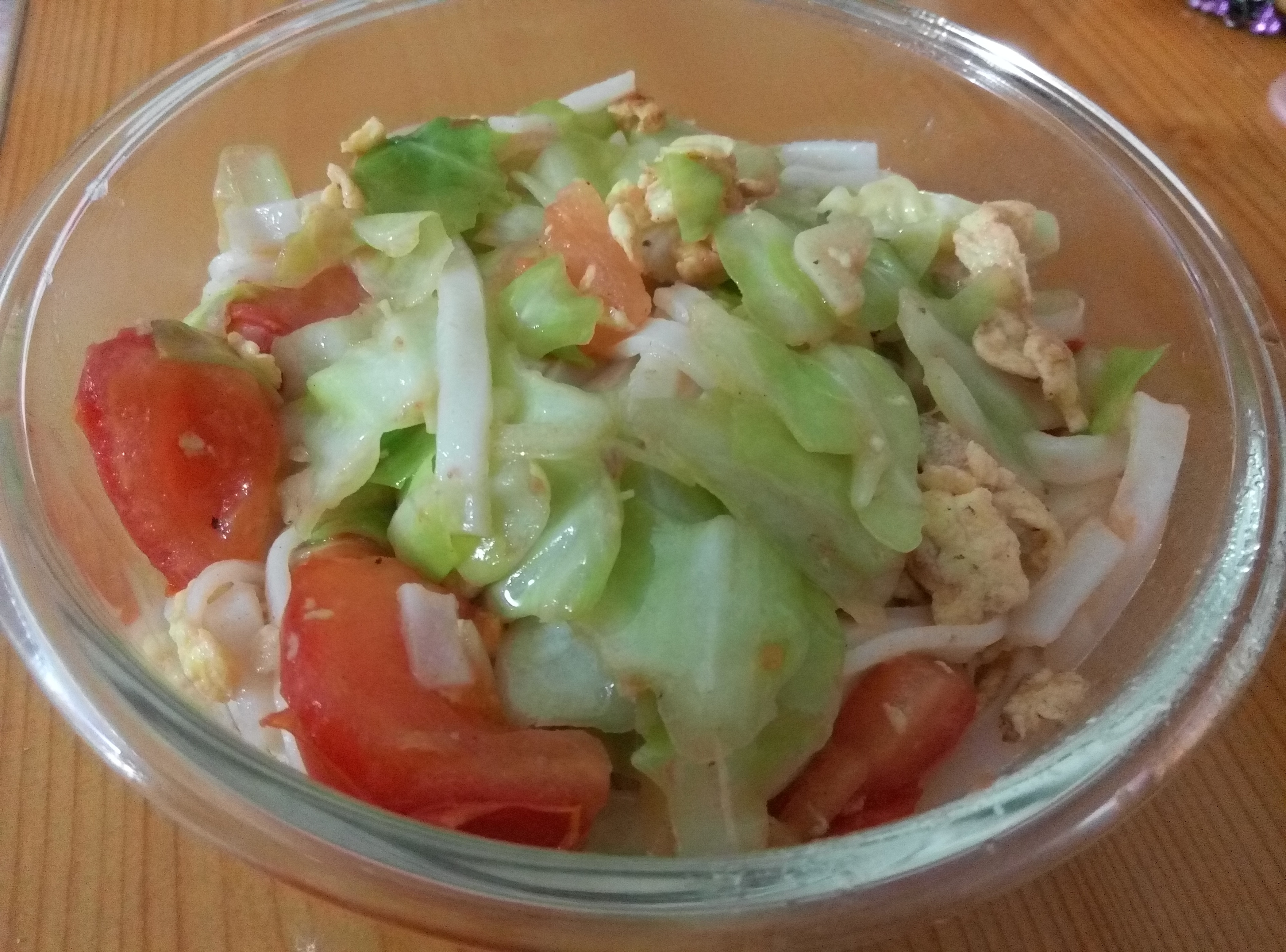鸡蛋蔬菜炒河粉