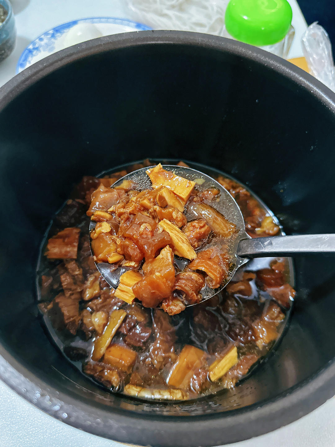 卤牛腩