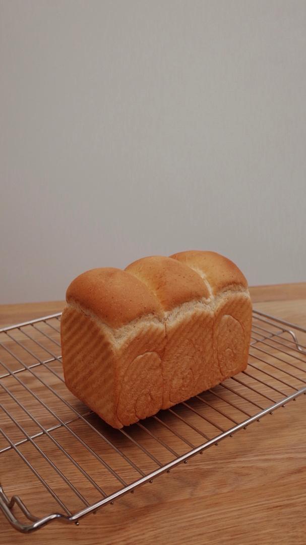 我最近每天做一个的葡萄干吐司，真的超松软好吃！