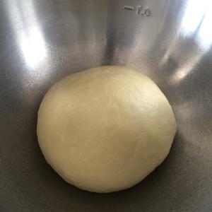 豆沙面包（面包机和面）的做法 步骤3
