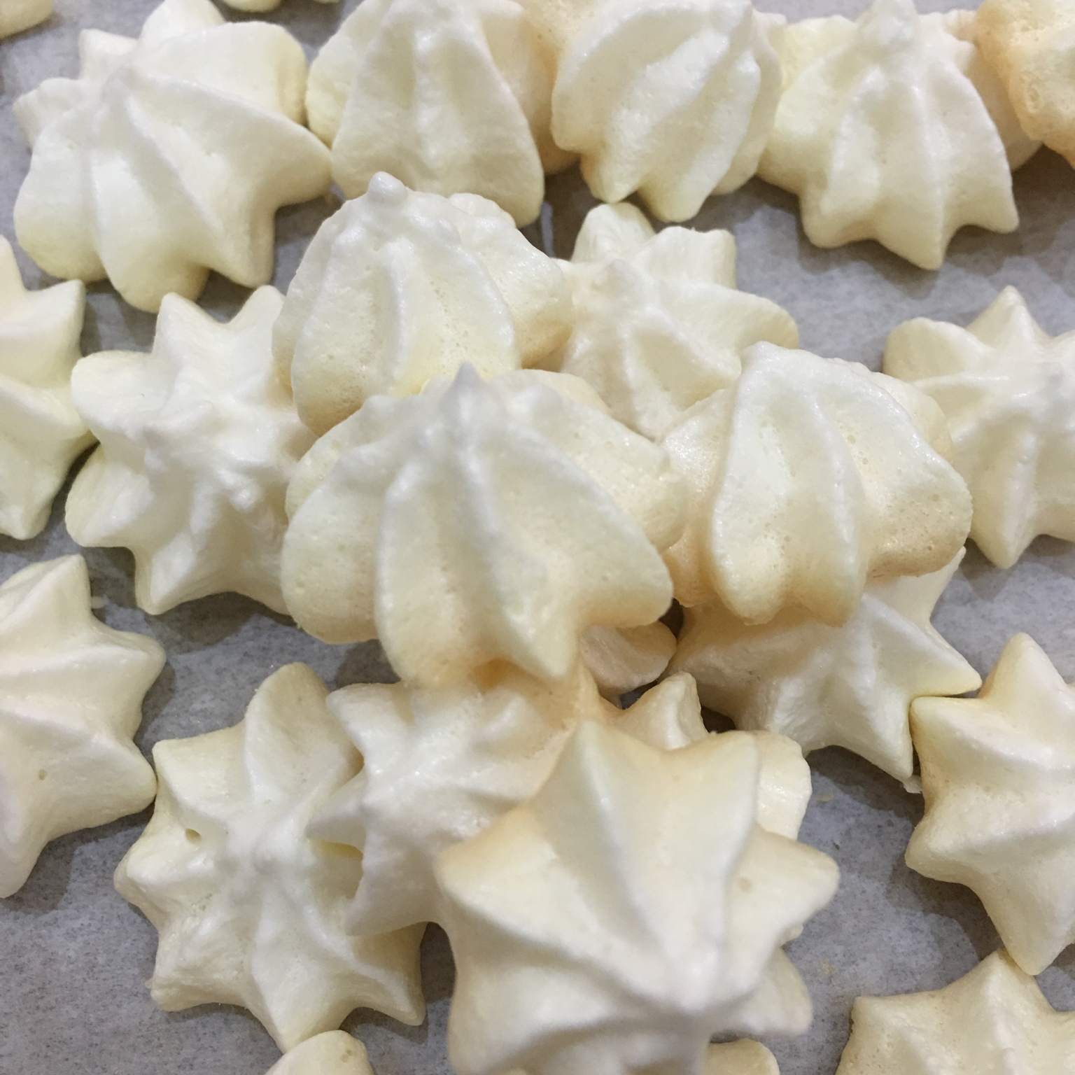 蛋白糖霜小甜饼 Meringue Kiss Cookies