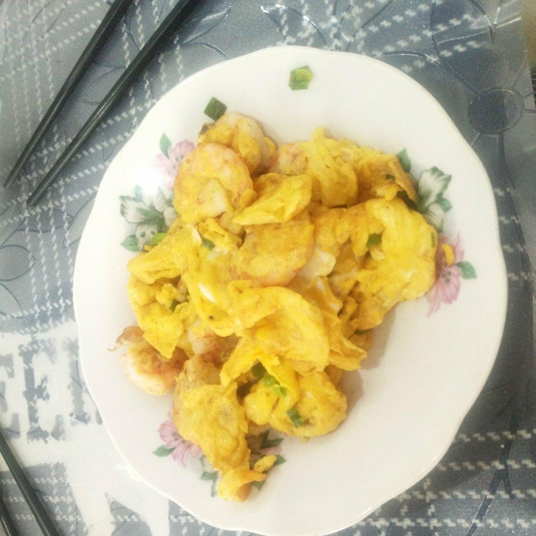 嫩滑鲜美的虾仁炒鸡蛋—简单、快手