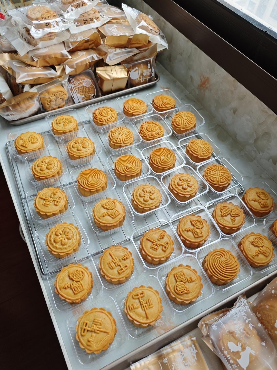 广式月饼—蛋黄莲蓉月饼
