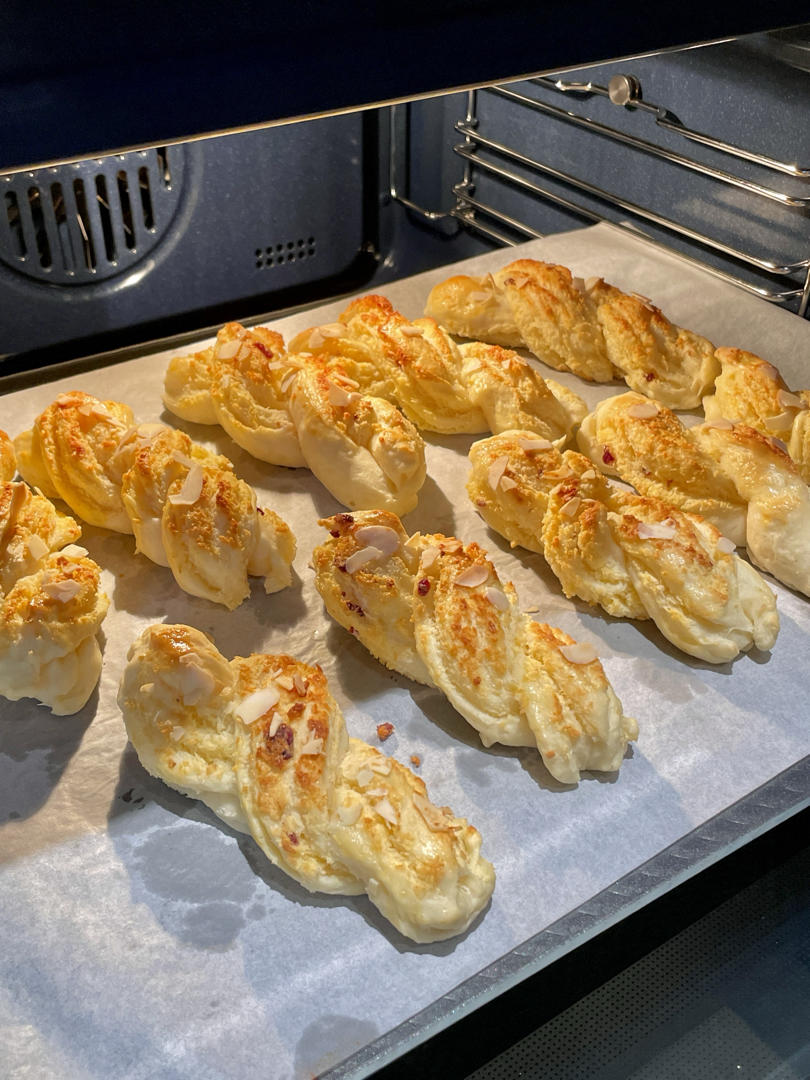 这面包也太香了，新手也能轻松做出来的椰蓉提子卷！