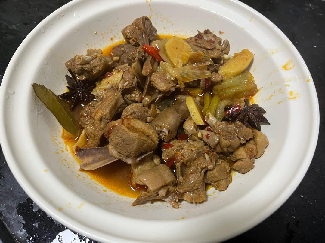 传统正宗的啤酒鸭配方和做法，鲜嫩香浓，只需炒千万不要焯水