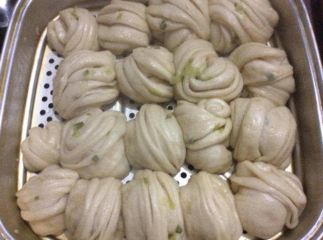 葱油花卷 Steamed Roll