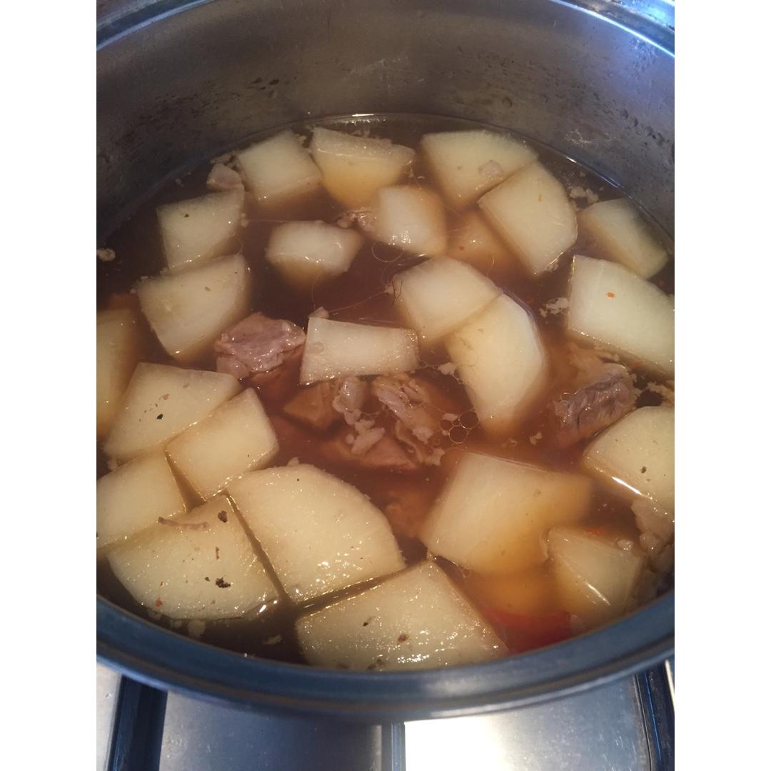 萝卜牛腩清汤