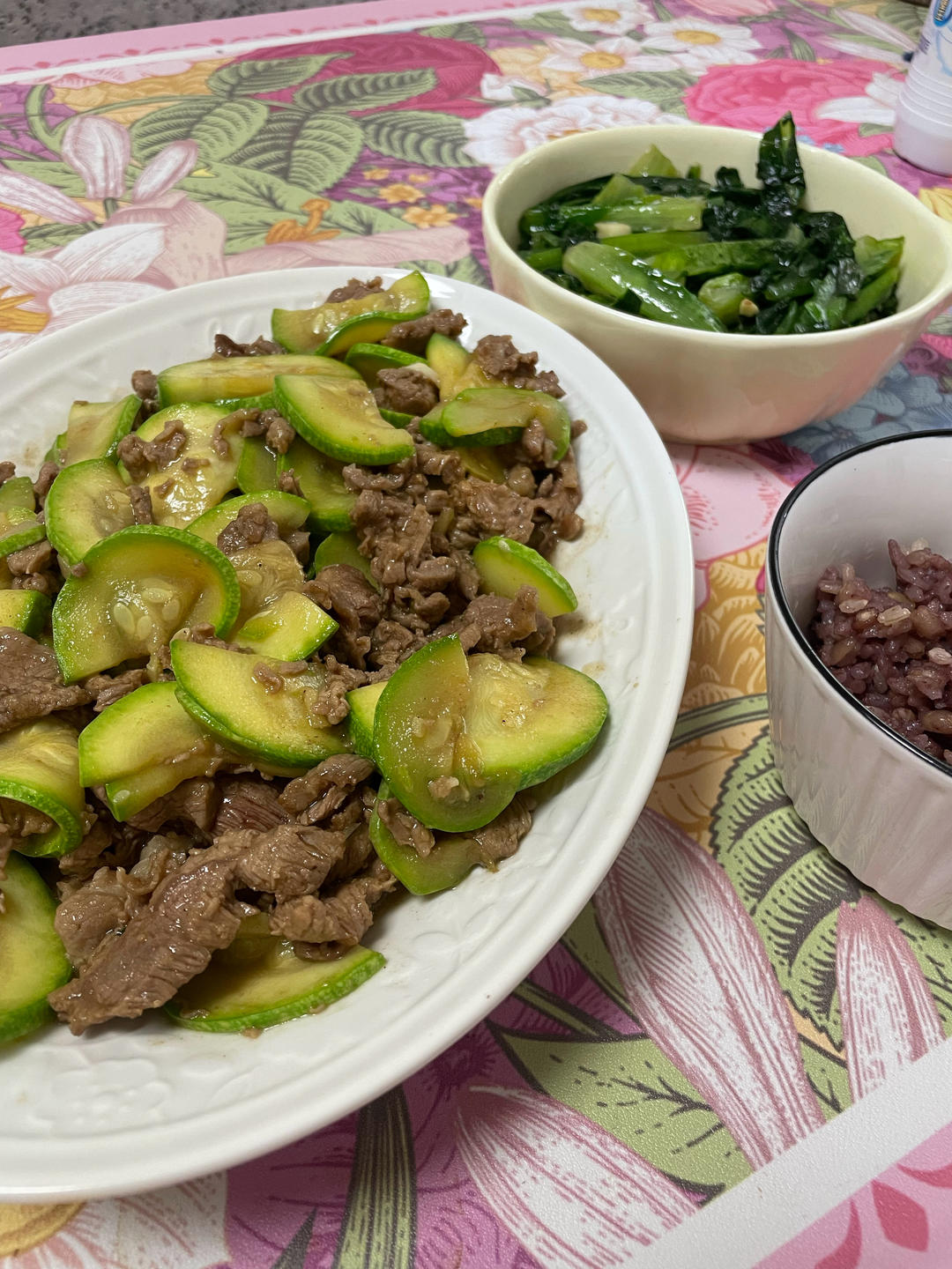 5分钟上桌好吃舔盘西葫芦炒牛肉