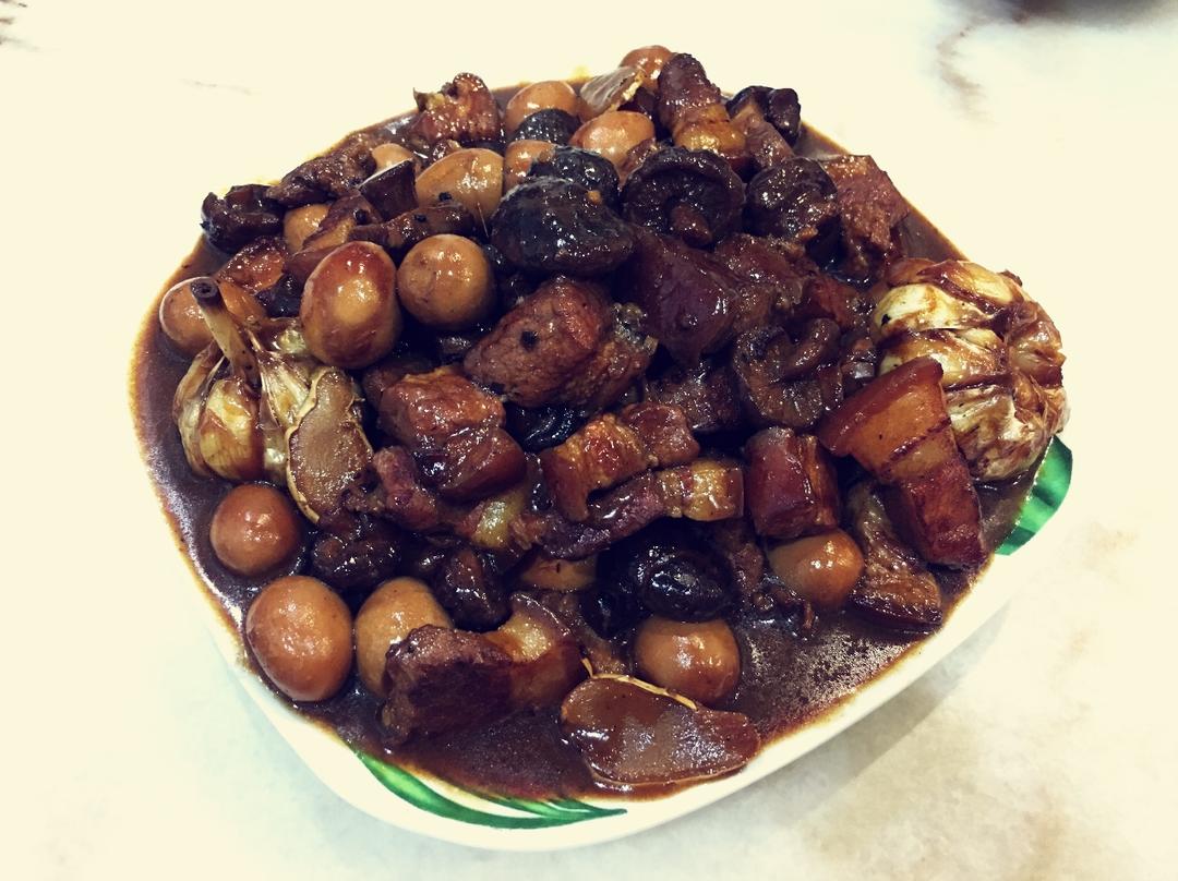 加了鹌鹑蛋后，这盘红烧肉，美味的逆天啦——鹌鹑蛋烧肉（孔瑶食谱）