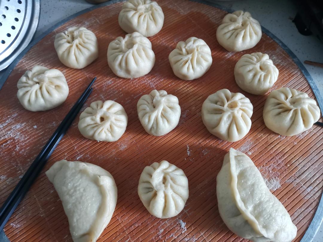 胡萝卜土豆木耳粉条包子