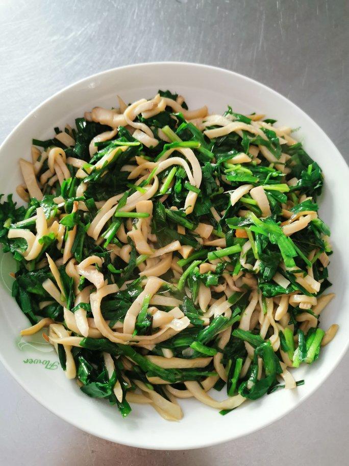 秘制杏鲍菇炒韭菜