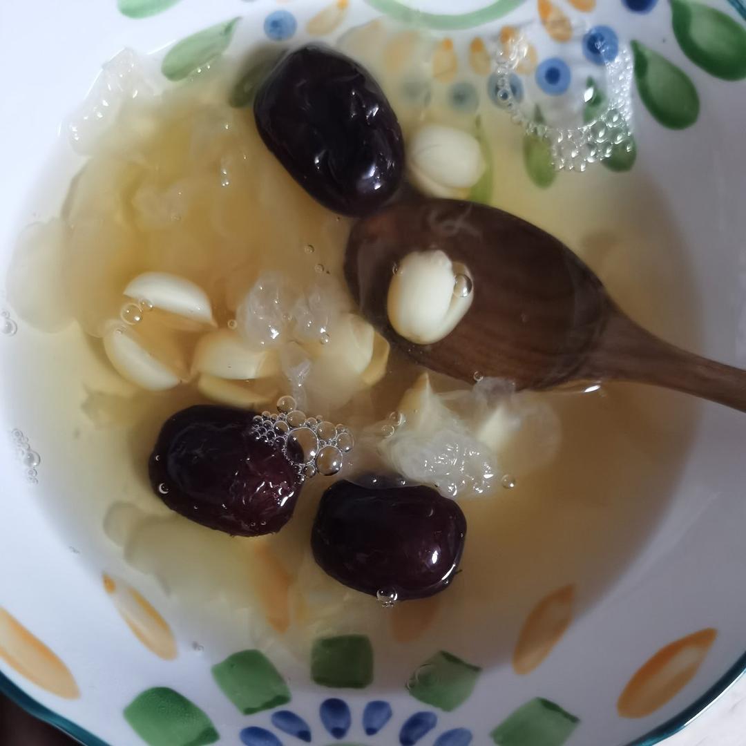 红枣银耳莲子羹（有出胶质、出胶，懒人的电压力锅版）