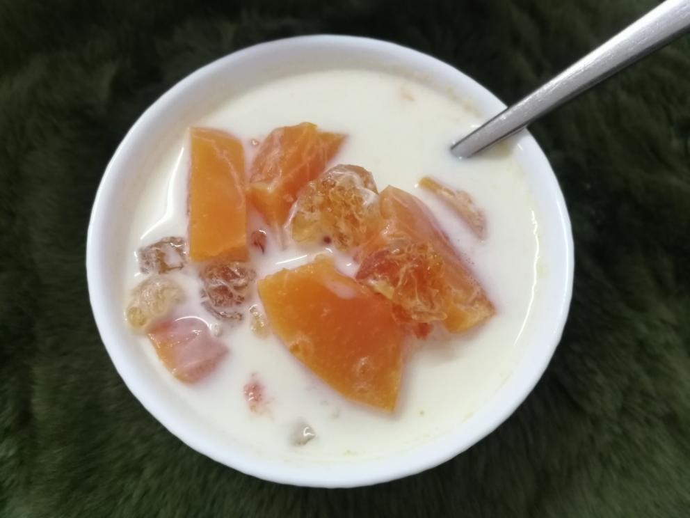 木瓜桃胶炖牛奶