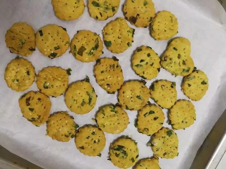 无糖少油咸香葱油饼——不喜甜食宝爸的最爱&葱香小苏(梳)打饼干