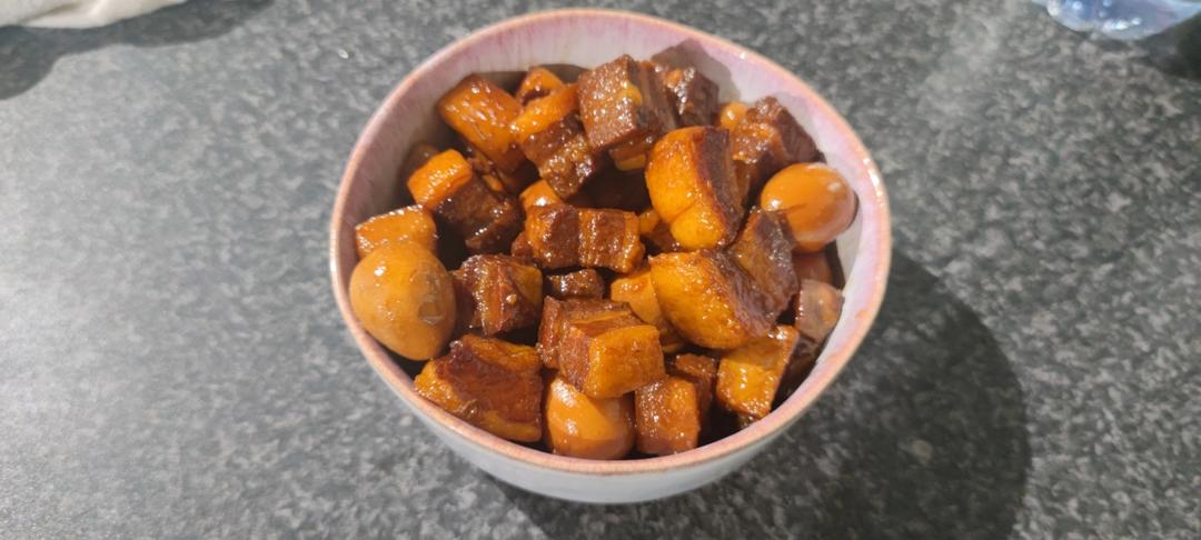 其实也不是很难的红烧肉烧蛋