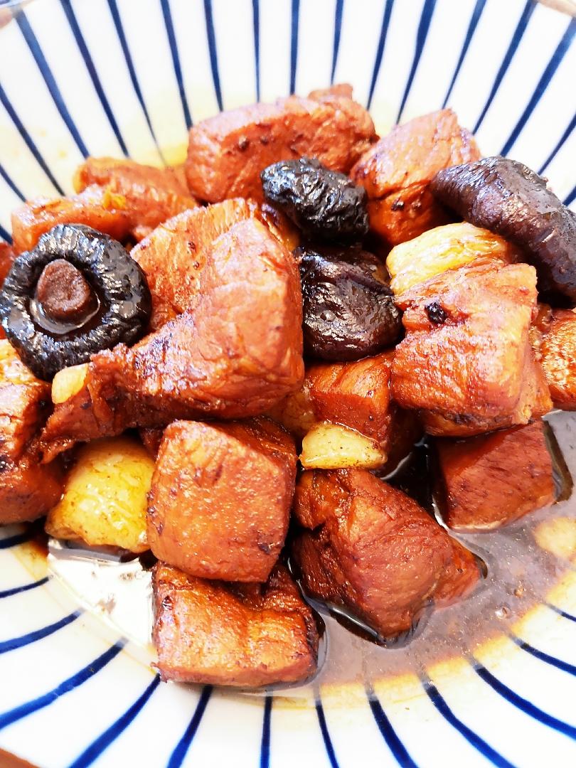 超下饭的~菇酥红烧肉的做法