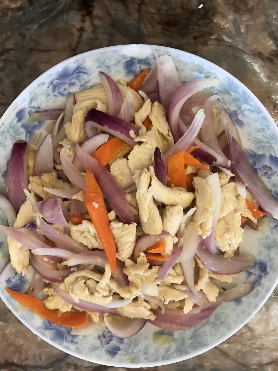 家常鸡胸肉炒圆葱的做法