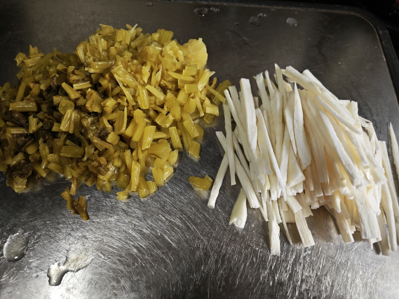咸菜茭白炒肉丝的做法 步骤2