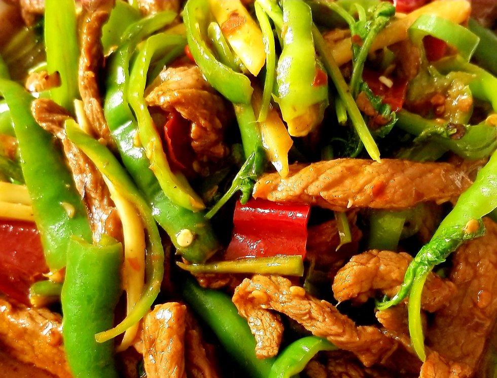 厨师长教你：“青椒牛肉丝”的家常做法，家乡的味道，先收藏了