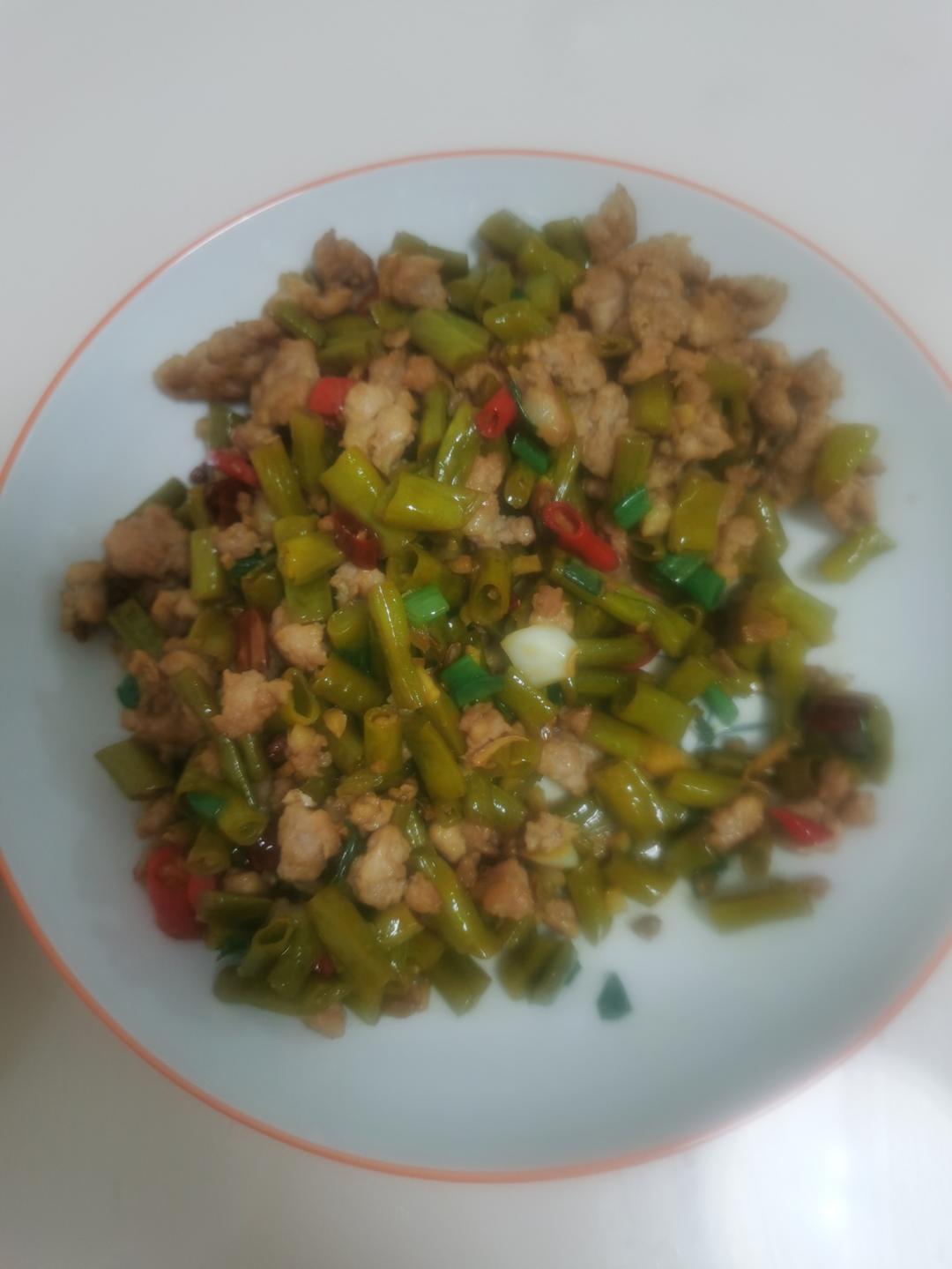 厨师长教你：“酸豆角炒肉末”的家常做法，简单易学，下饭一绝