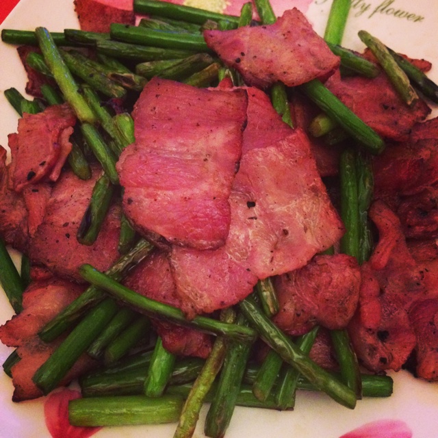 露露同学lulu做的蒜苗炒培根