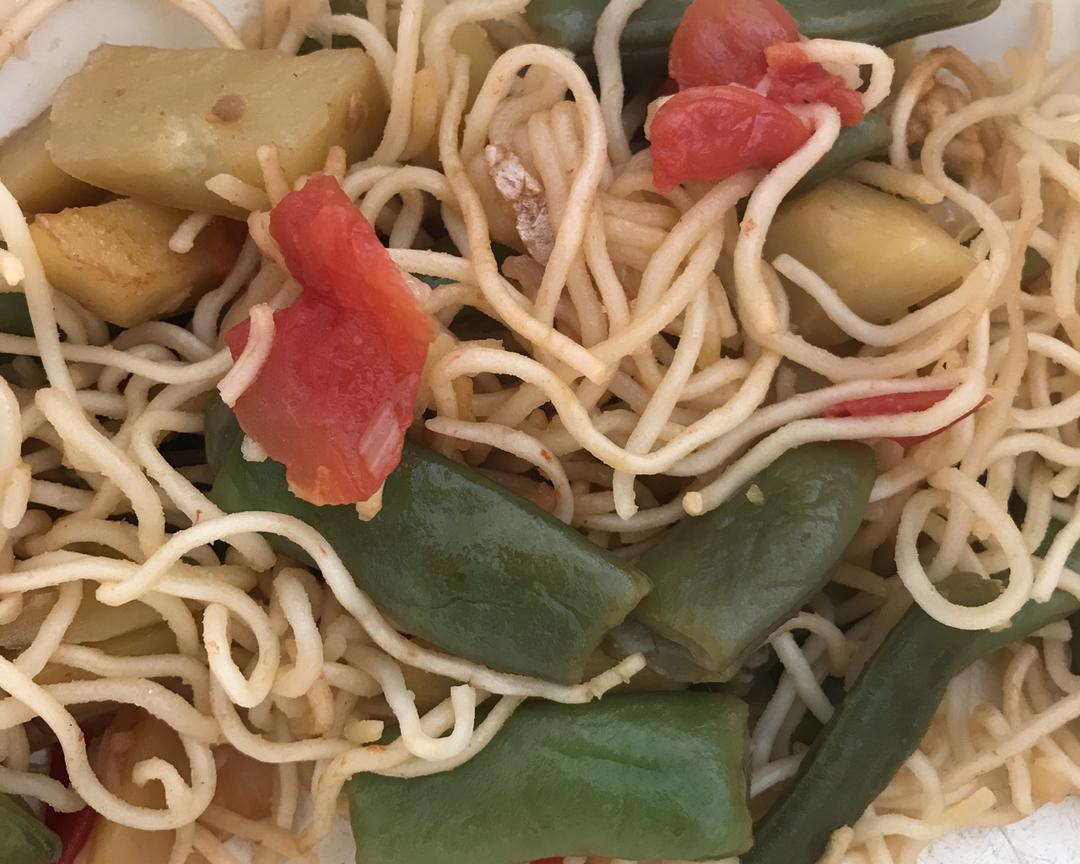 西红柿豆角土豆焖面