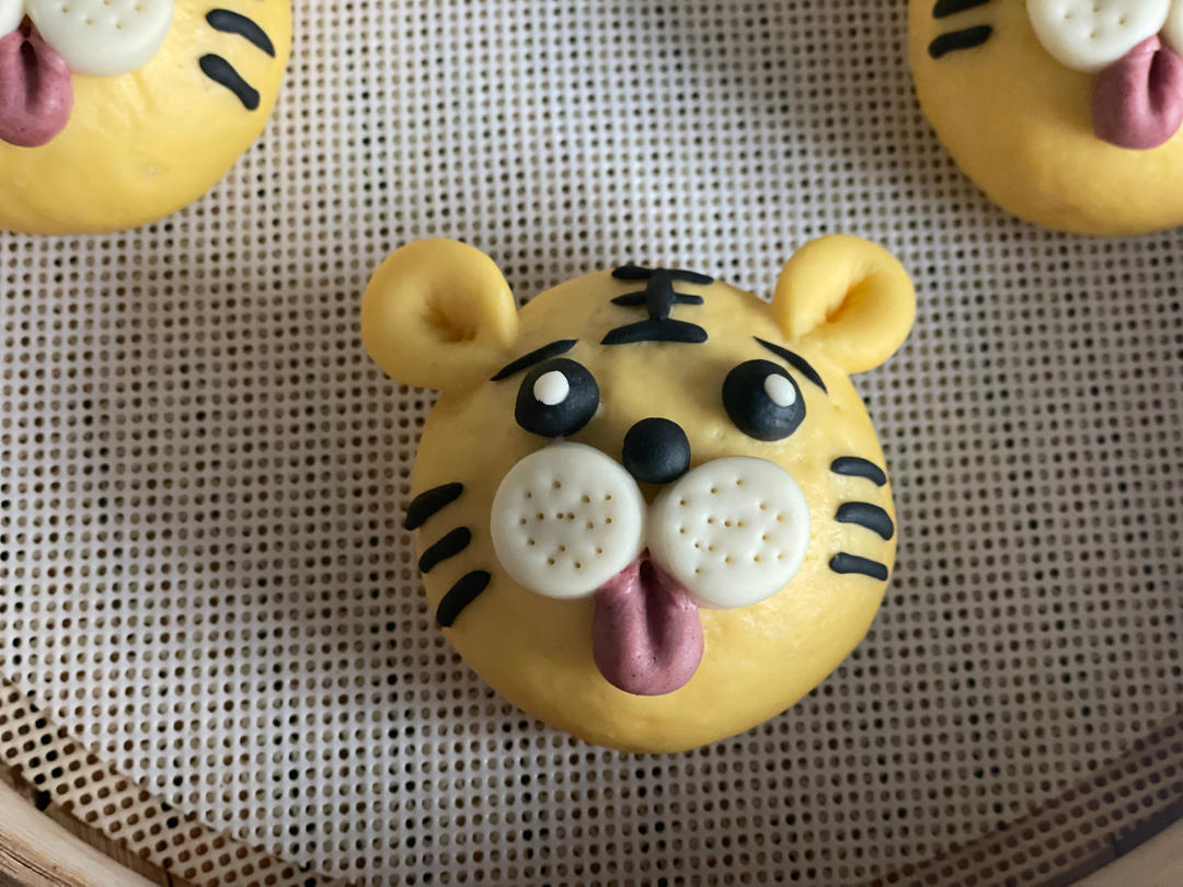 虎虎生威奶黄包