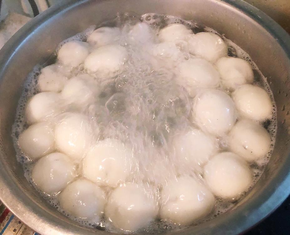 花生黑芝麻汤圆