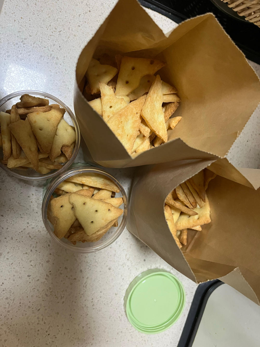大孔奶酪饼干