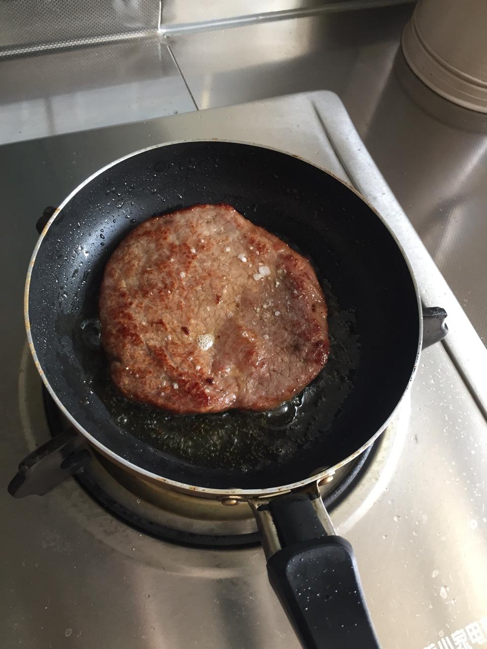四分钟煎好一块鲜嫩多汁的牛排