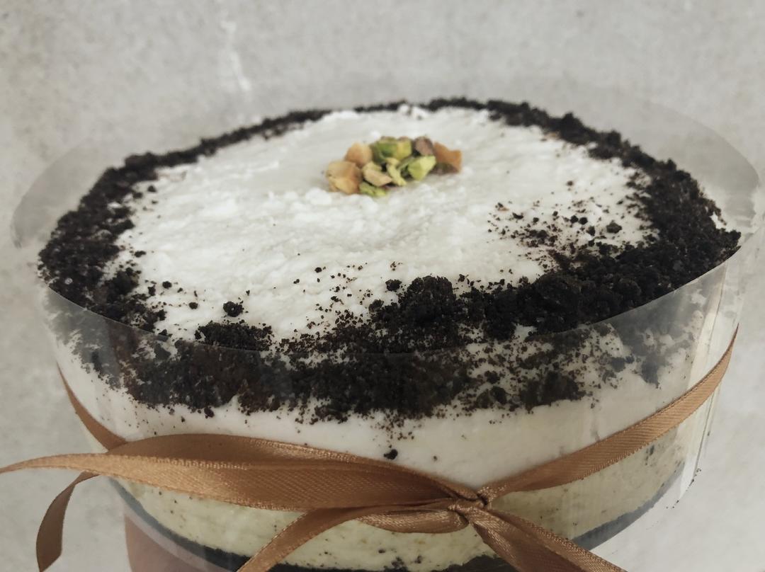 开心果慕斯配香草椰子慕斯