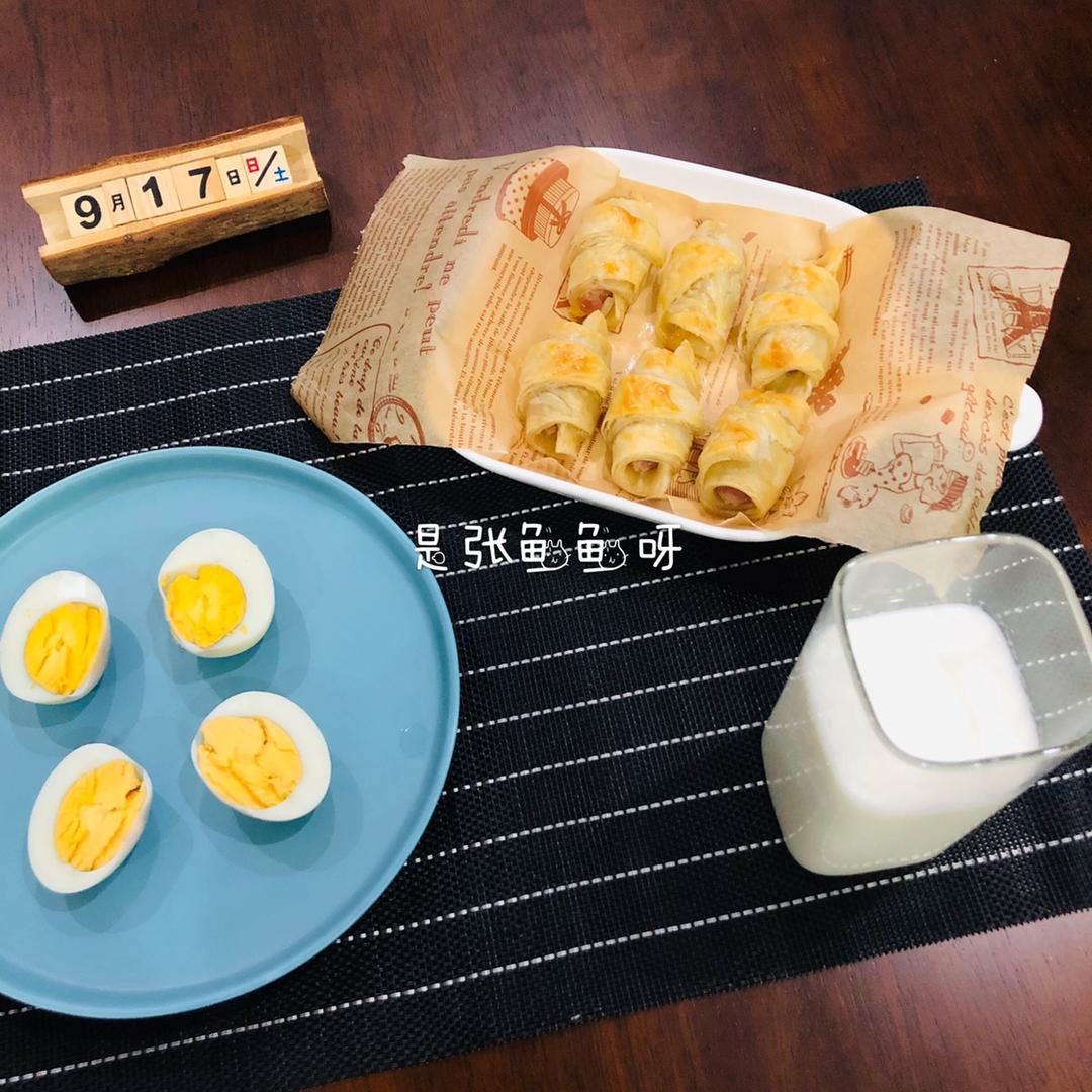 香肠酥皮卷：手抓饼皮还能这样吃，不用和面快速搞定早餐