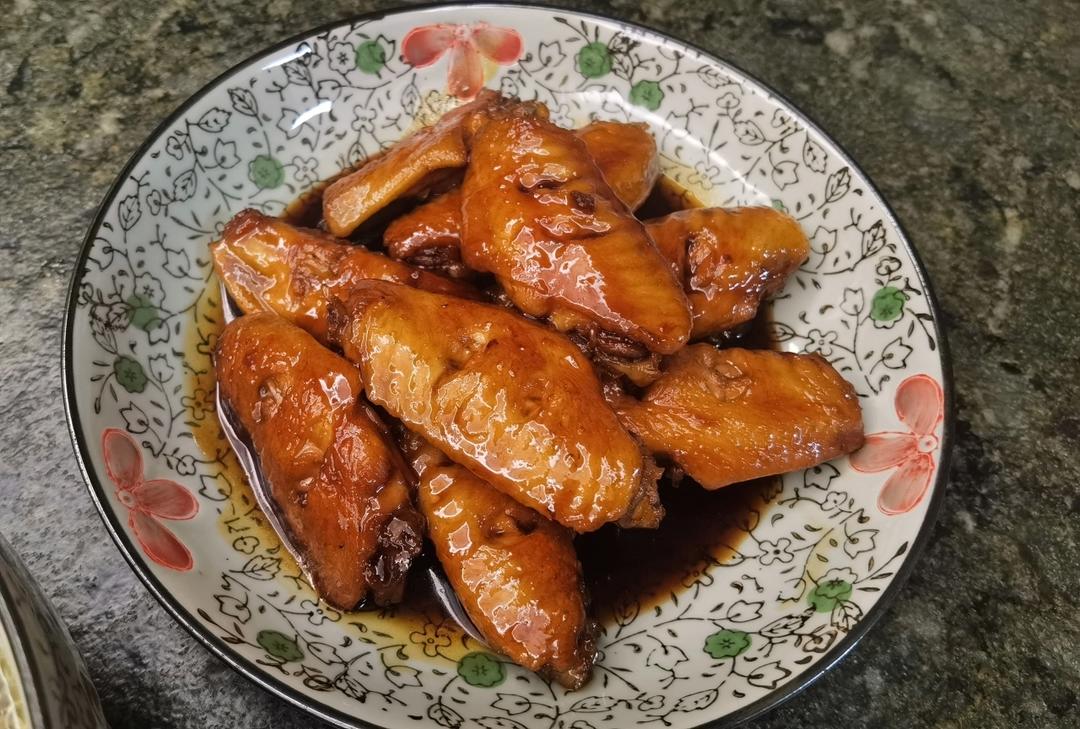 厨师长教你：“可乐鸡翅”的家常做法，味道鲜嫩可口，先收藏起来