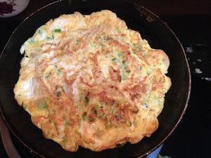 腐乳鸡蛋摊飞饼（快手，有滋有味早餐）的做法 步骤3