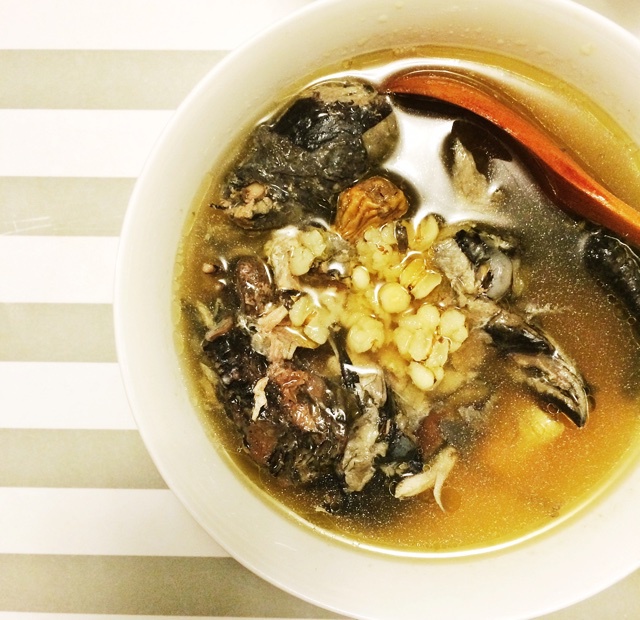茶树菇乌鸡汤