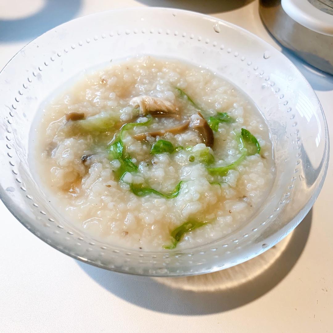 蘑菇鸡肉粥