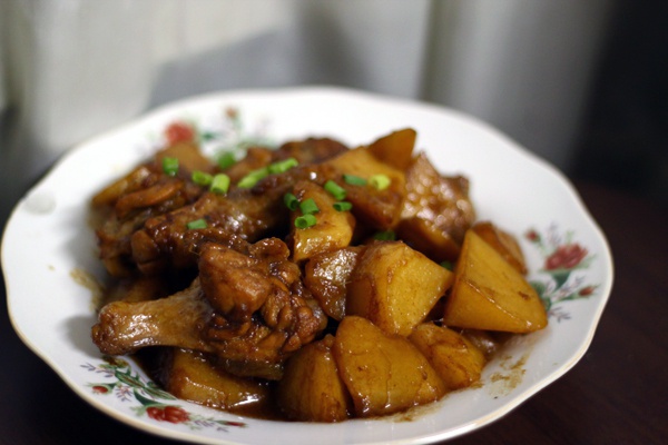 土豆炖翅根