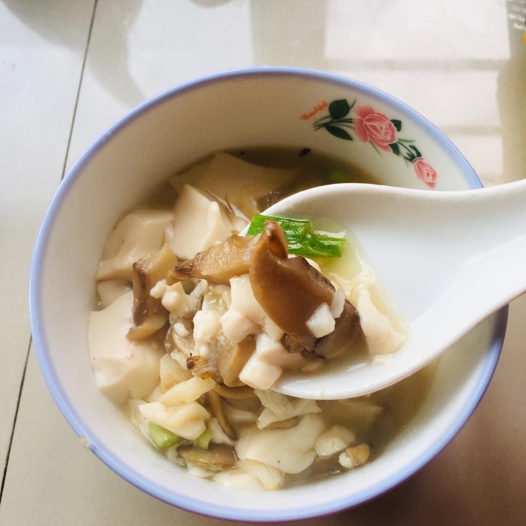 口蘑豆腐汤