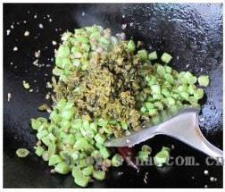 雪菜肉末干煸四季豆碎的做法 步骤11