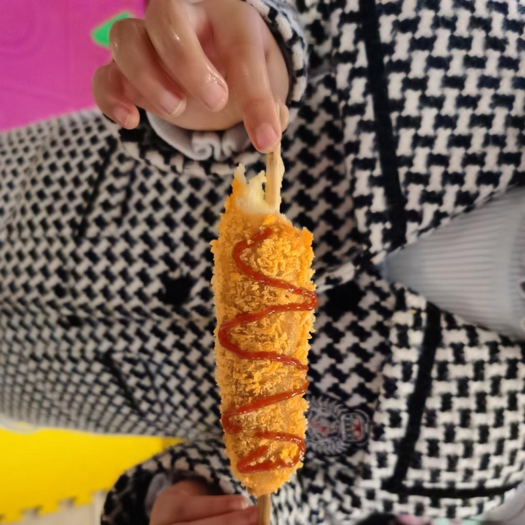 会拉丝的芝士炸弹热狗棒