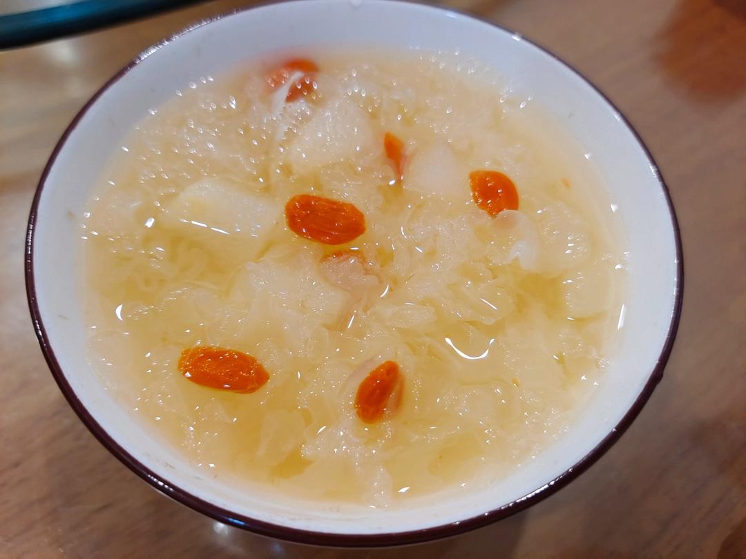 冰糖雪梨银耳汤