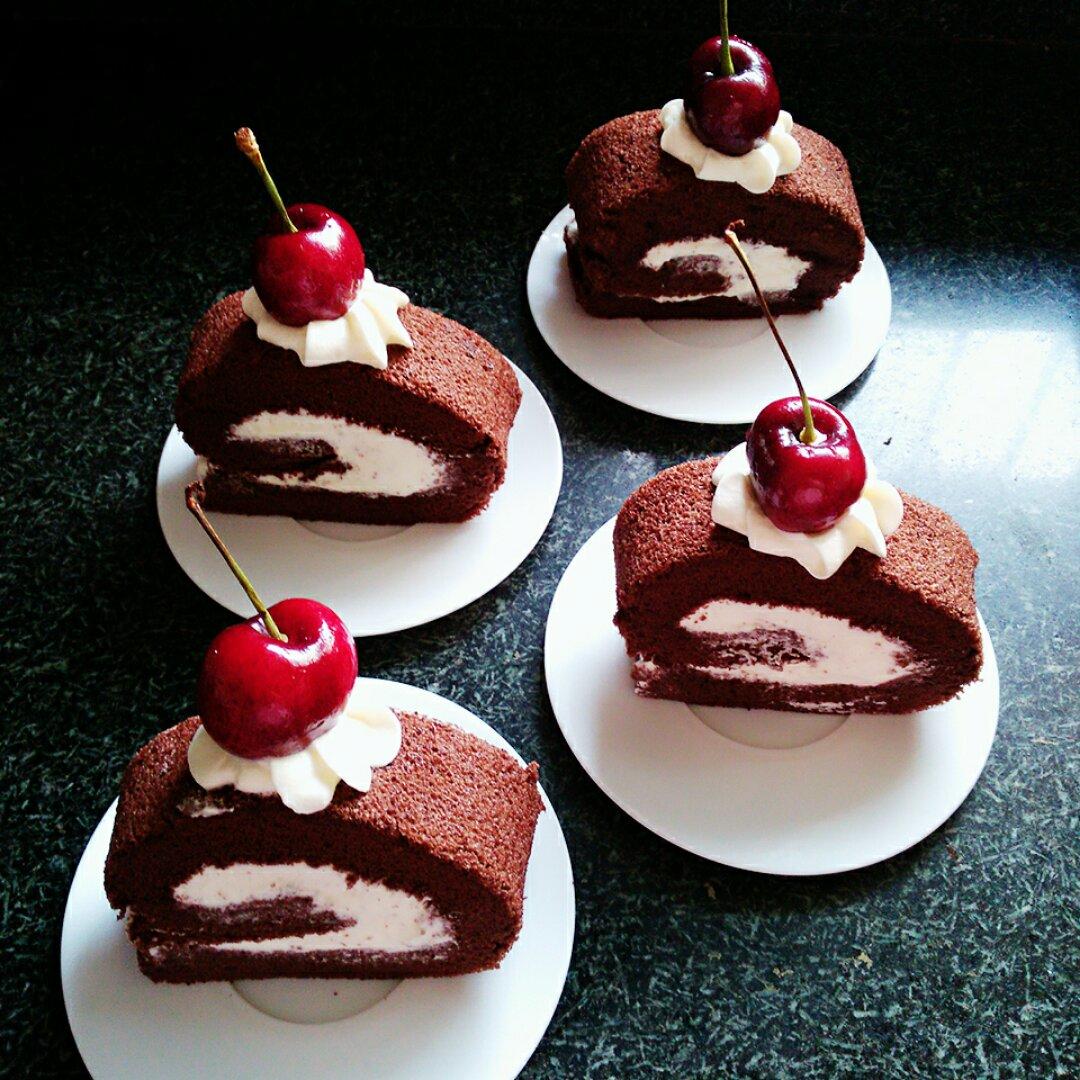 超浓郁卷不裂的巧克力蛋糕卷