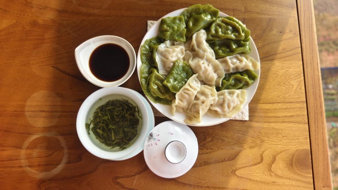 吃起来脆爽，香脆可口，好吃不腻，马蹄/荸荠猪肉馅水饺