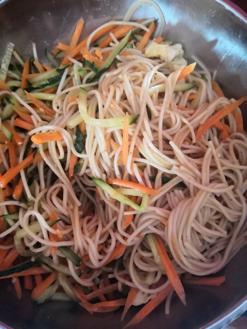 【酸辣凉拌面】夏天必备，酸辣开胃，连吃三大碗