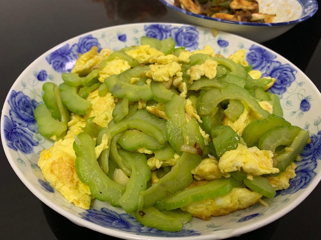 苦瓜炒鸡蛋