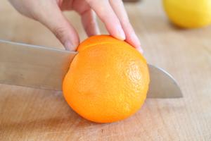鲜榨橙汁(米厨破壁机)的做法 步骤2