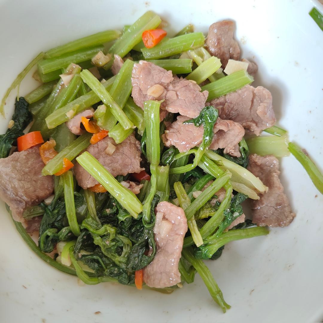 好吃到邻居敲门蹭饭的芹菜炒牛肉！