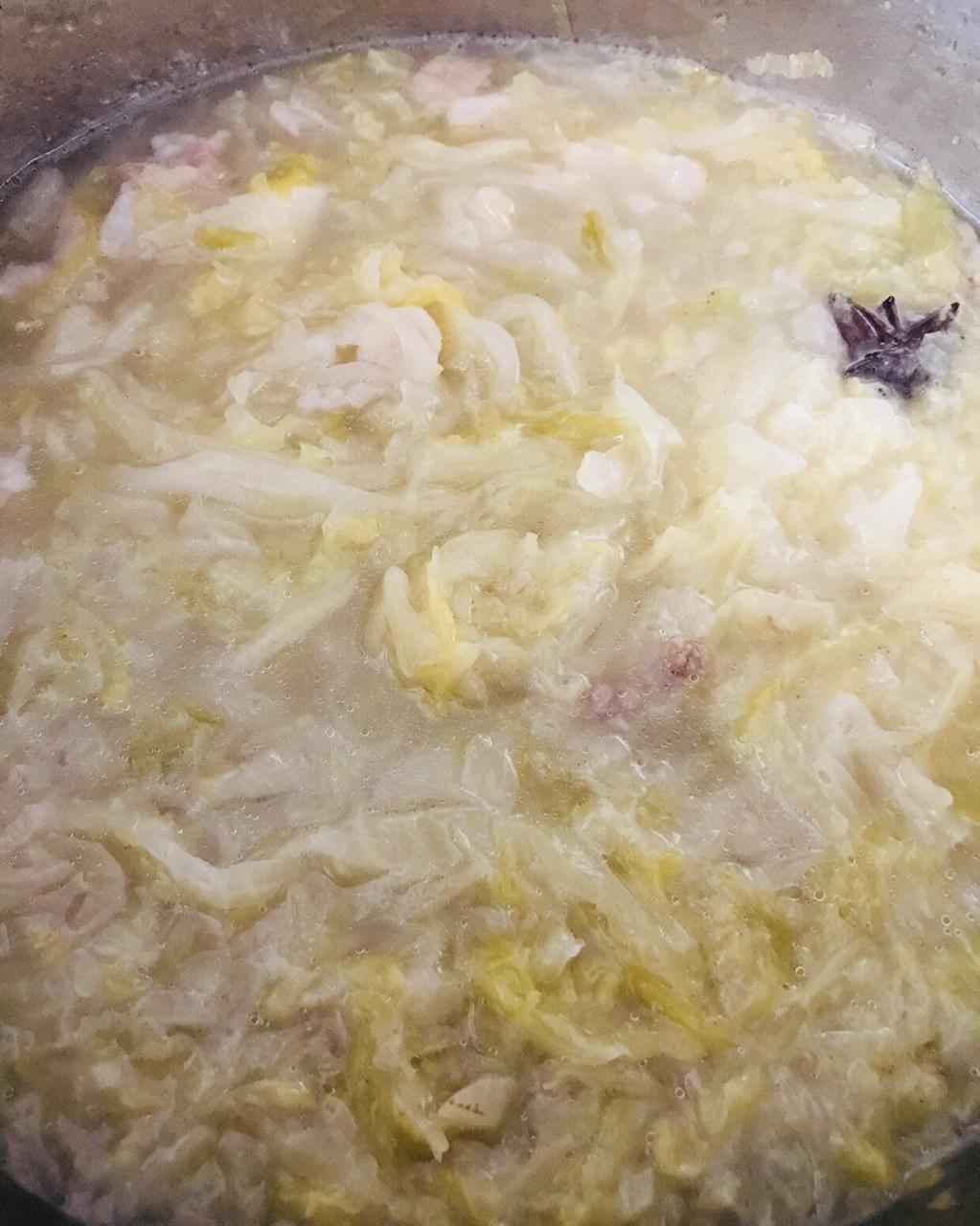 五花肉炖酸菜【最爱妈妈菜】